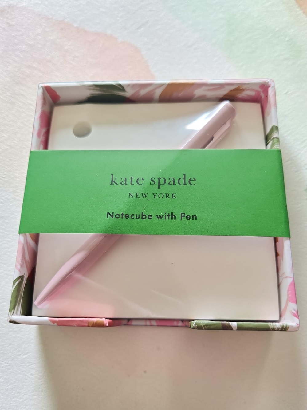 kate spade White Notecube with Pink Pen in Floral Box